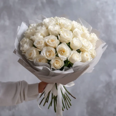Белые розы «Туманная гладь»