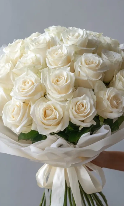 Белые розы «Аромат облаков»