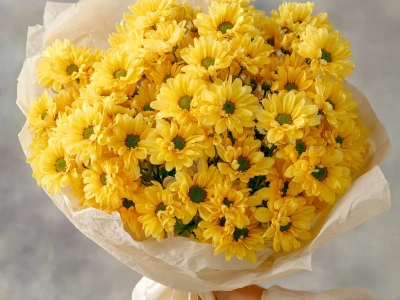 Монобукет из желтых кустовых хризантем