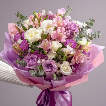 Букет с альстромериями «Яркий комплимент»