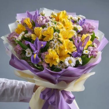 Букет с альстромериями «Солнечная вспышка»