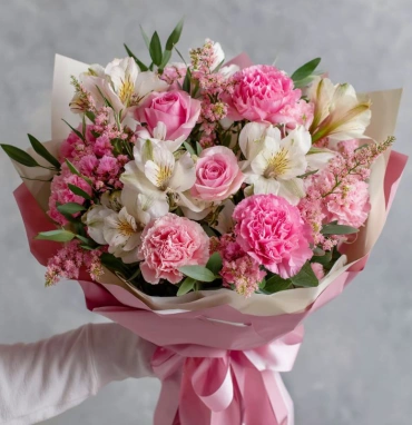 Букет с гвоздиками «Розовый каприз»