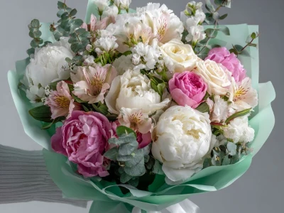 Букет с пионами «Облачное настроение»