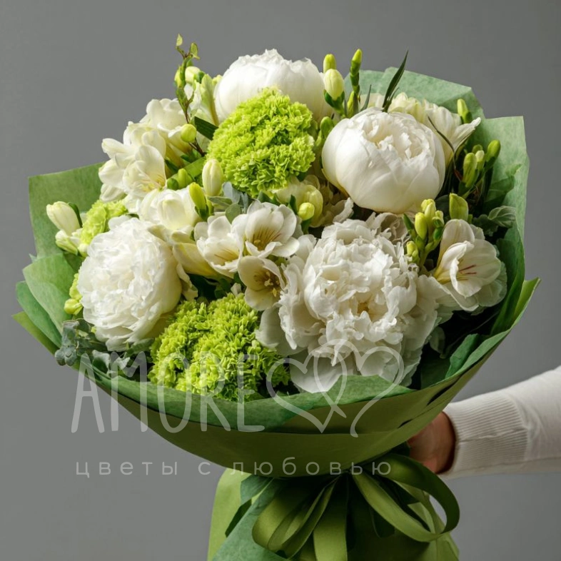Букет с пионами &laquo;Нежный оазис&raquo;