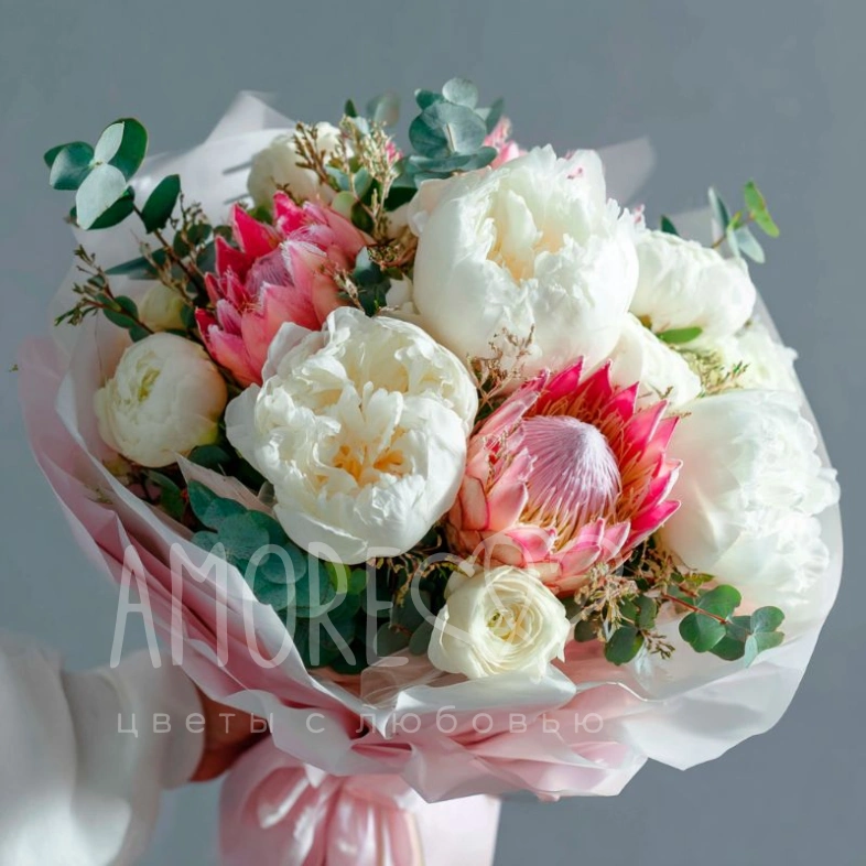 Букет с пионами &laquo;Румяный этюд&raquo;