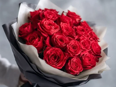 Красные розы «Поцелуй заката»